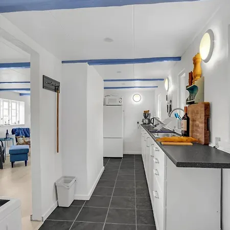 1 Bedroom Beautiful In *
